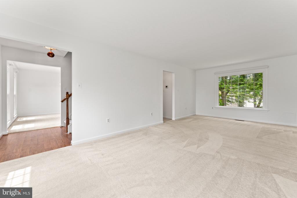 6 LARKWOOD COURT