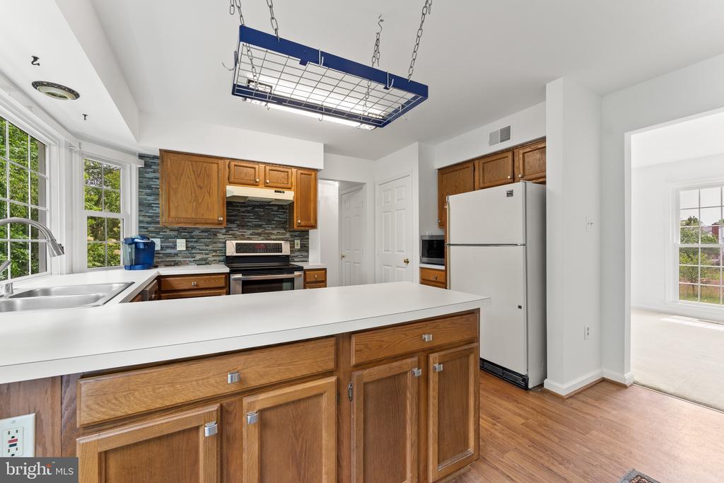 6 LARKWOOD COURT