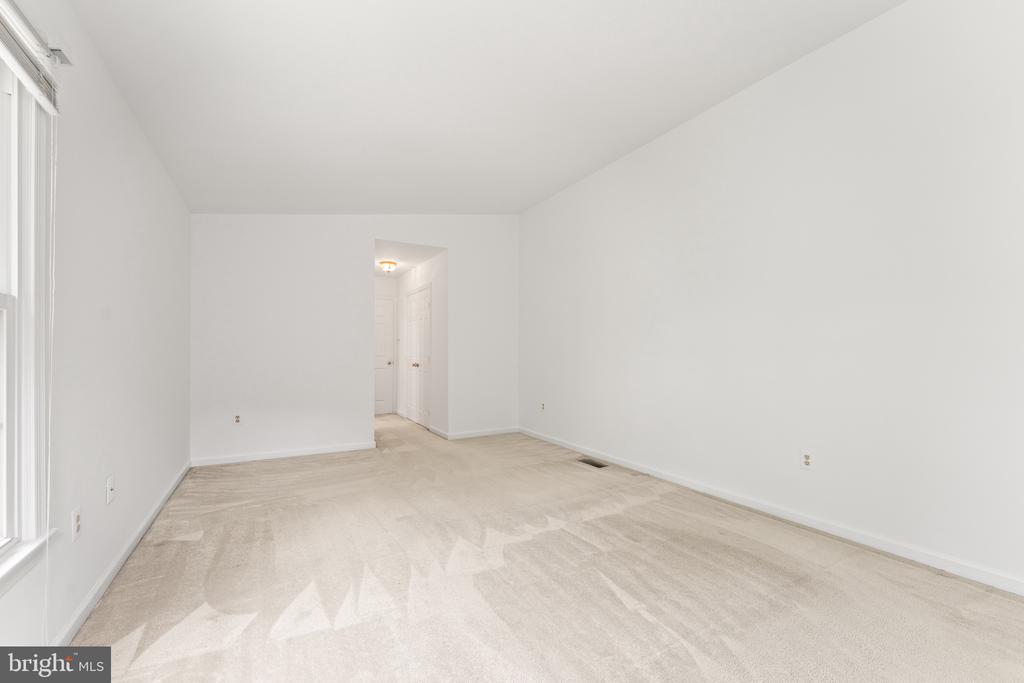 6 LARKWOOD COURT