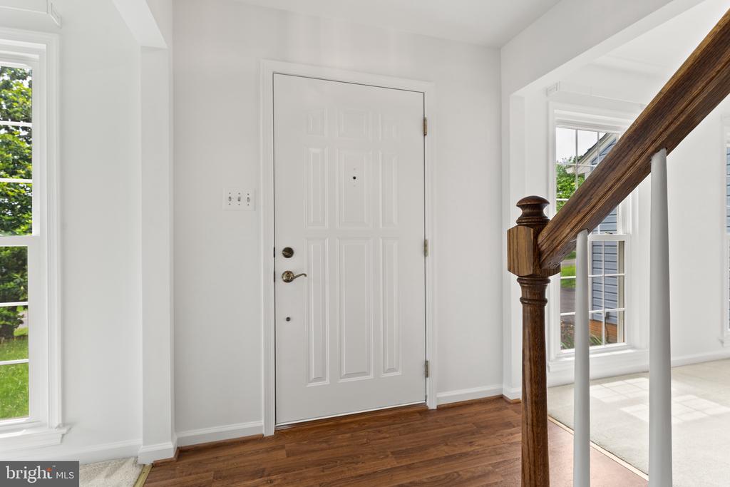 6 LARKWOOD COURT