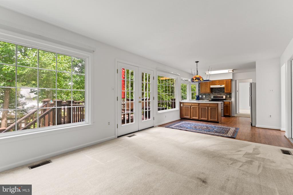 6 LARKWOOD COURT