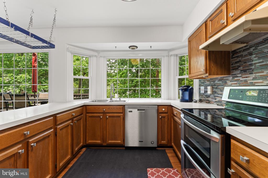 6 LARKWOOD COURT