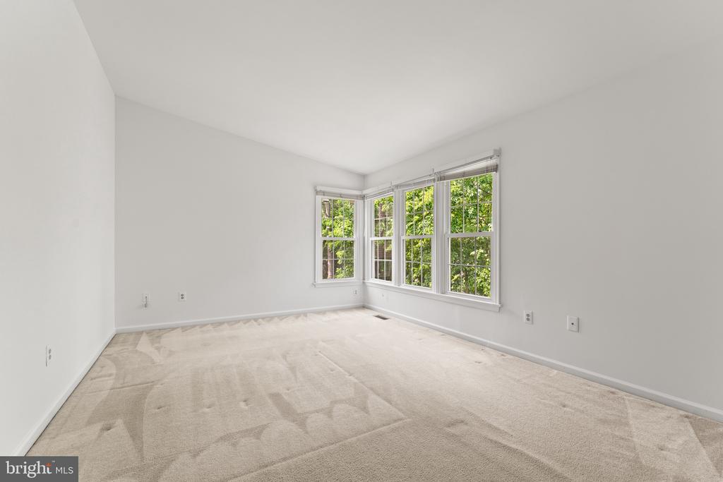 6 LARKWOOD COURT