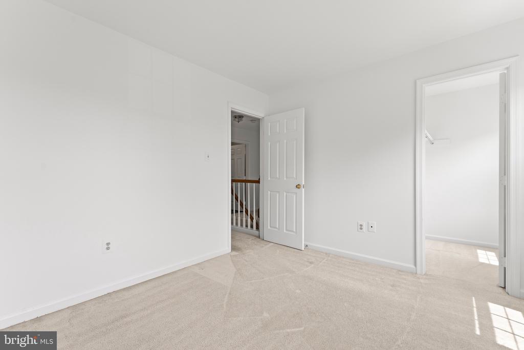 6 LARKWOOD COURT