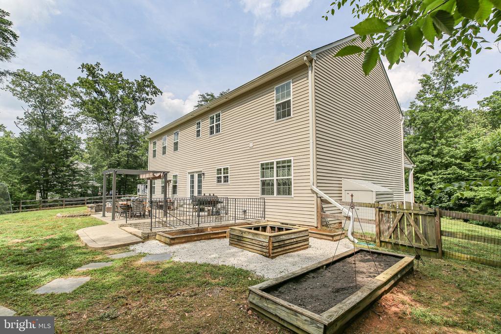 550 LONG MEADOW DRIVE