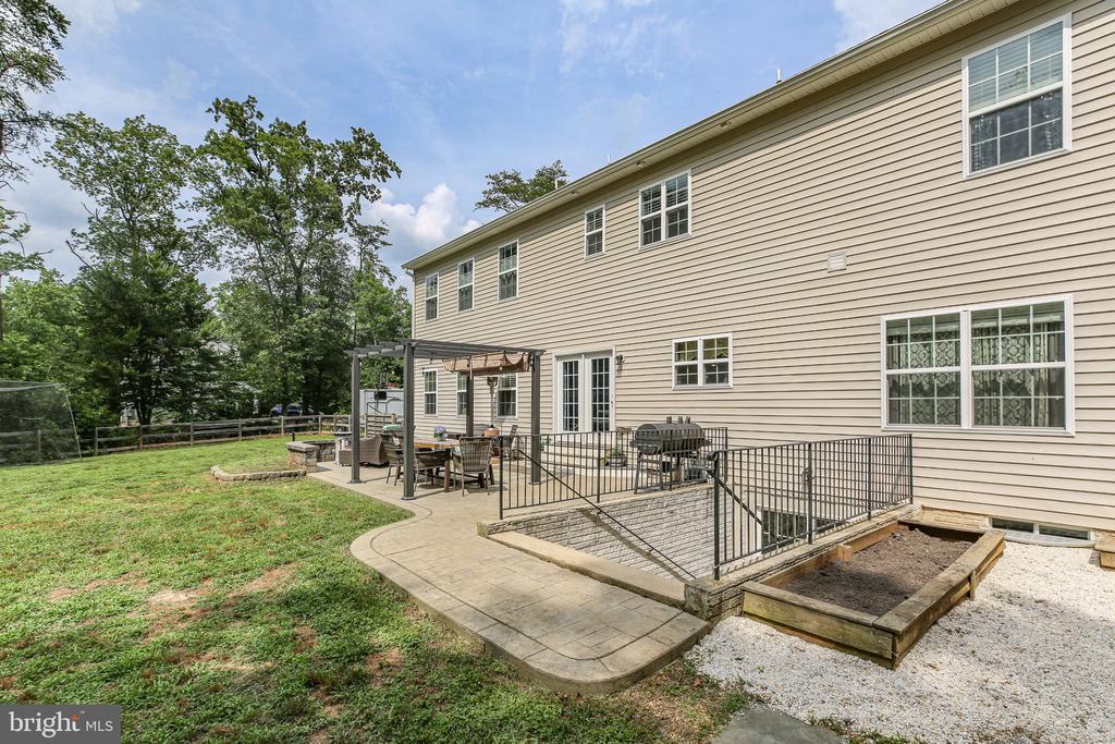 550 LONG MEADOW DRIVE