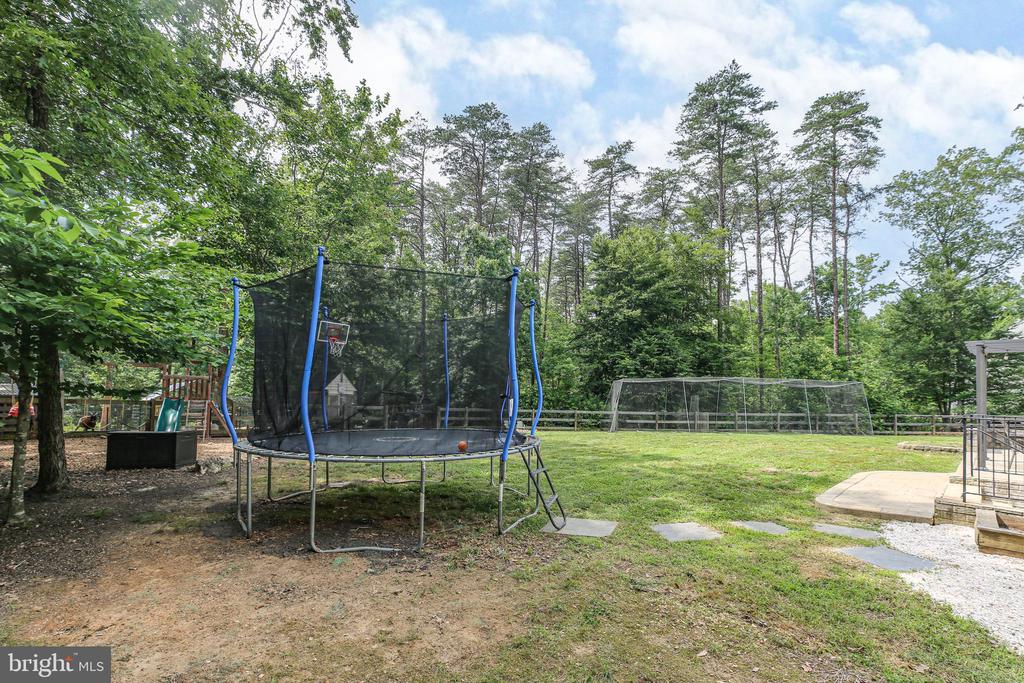 550 LONG MEADOW DRIVE