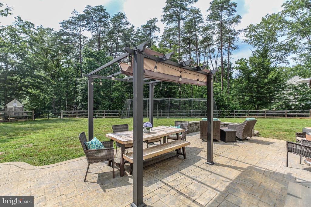 550 LONG MEADOW DRIVE