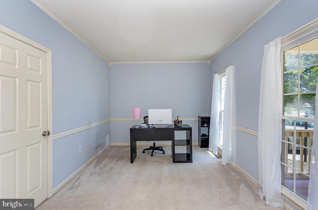 267 GREENSPRING DR