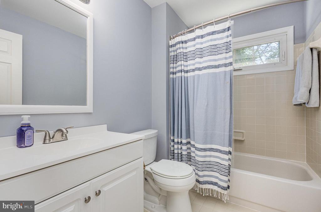 267 GREENSPRING DR
