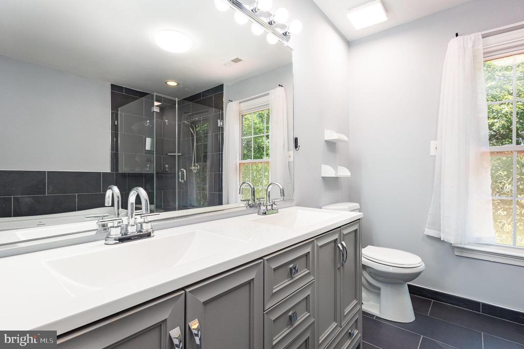 267 GREENSPRING DR