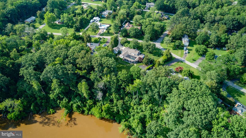 312 INGLESIDE DRIVE