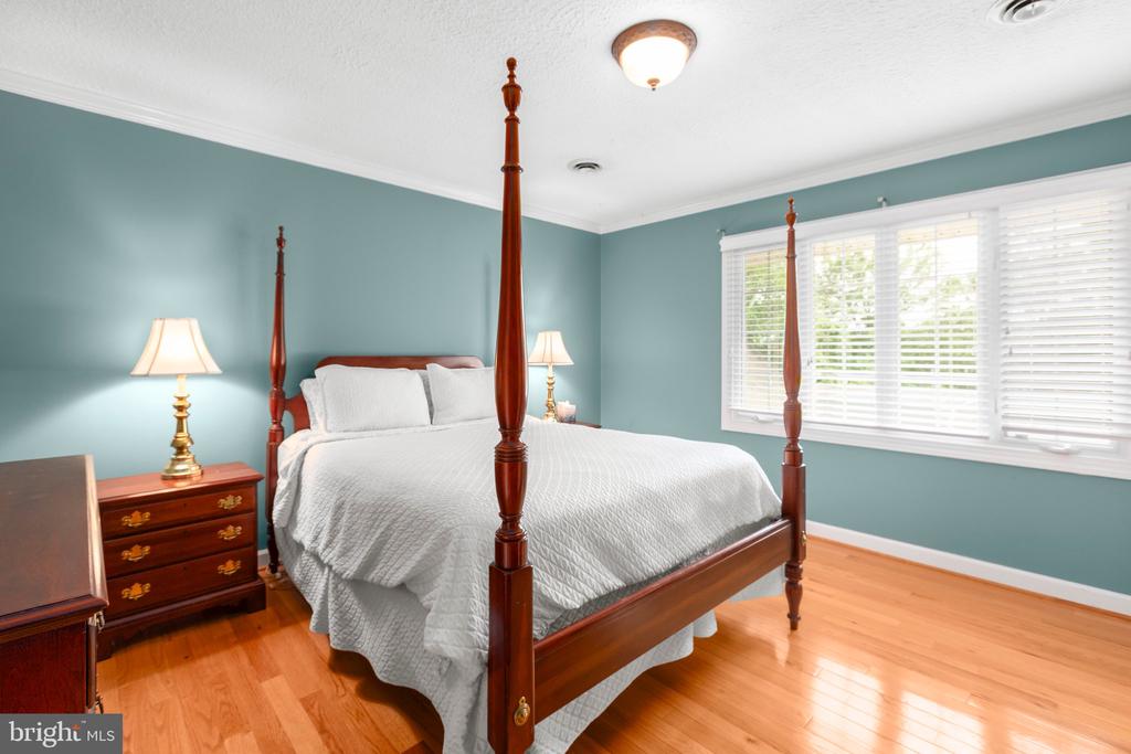 312 INGLESIDE DRIVE