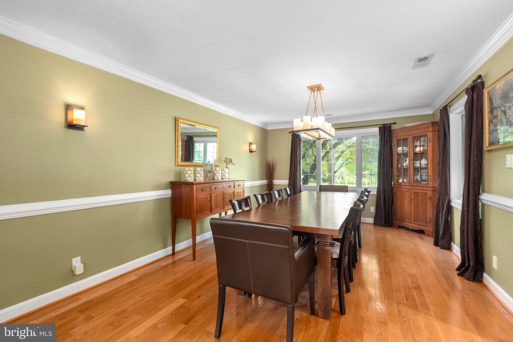312 INGLESIDE DRIVE