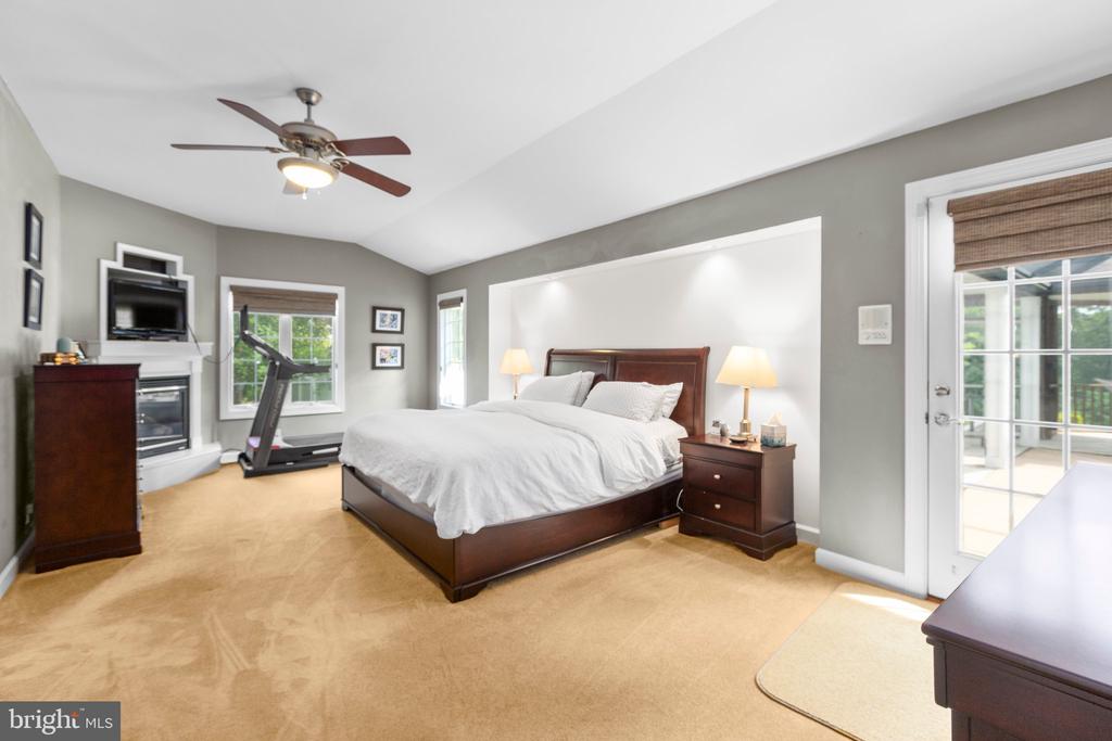312 INGLESIDE DRIVE
