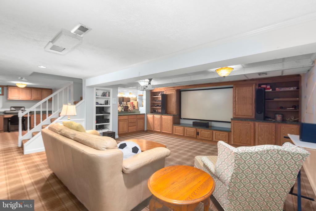 312 INGLESIDE DRIVE