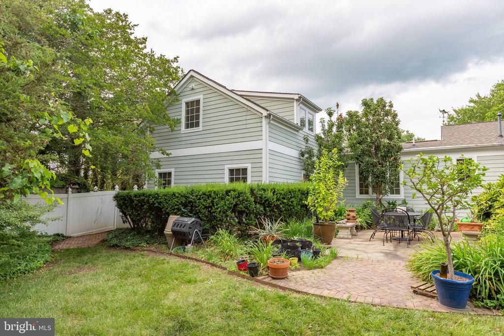 312 INGLESIDE DRIVE