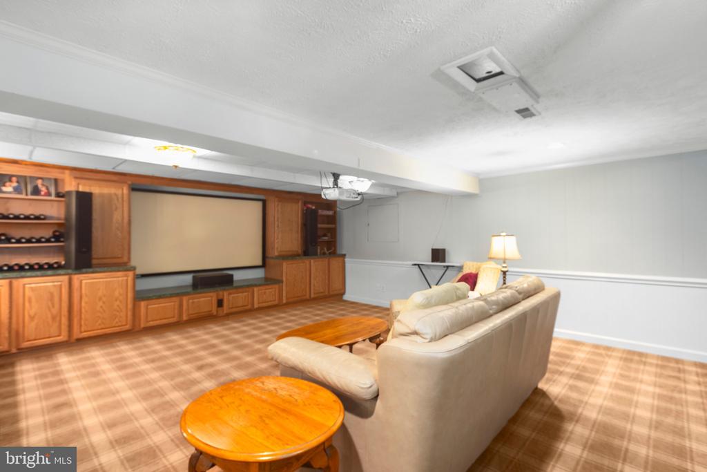 312 INGLESIDE DRIVE