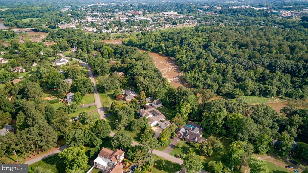 312 INGLESIDE DRIVE