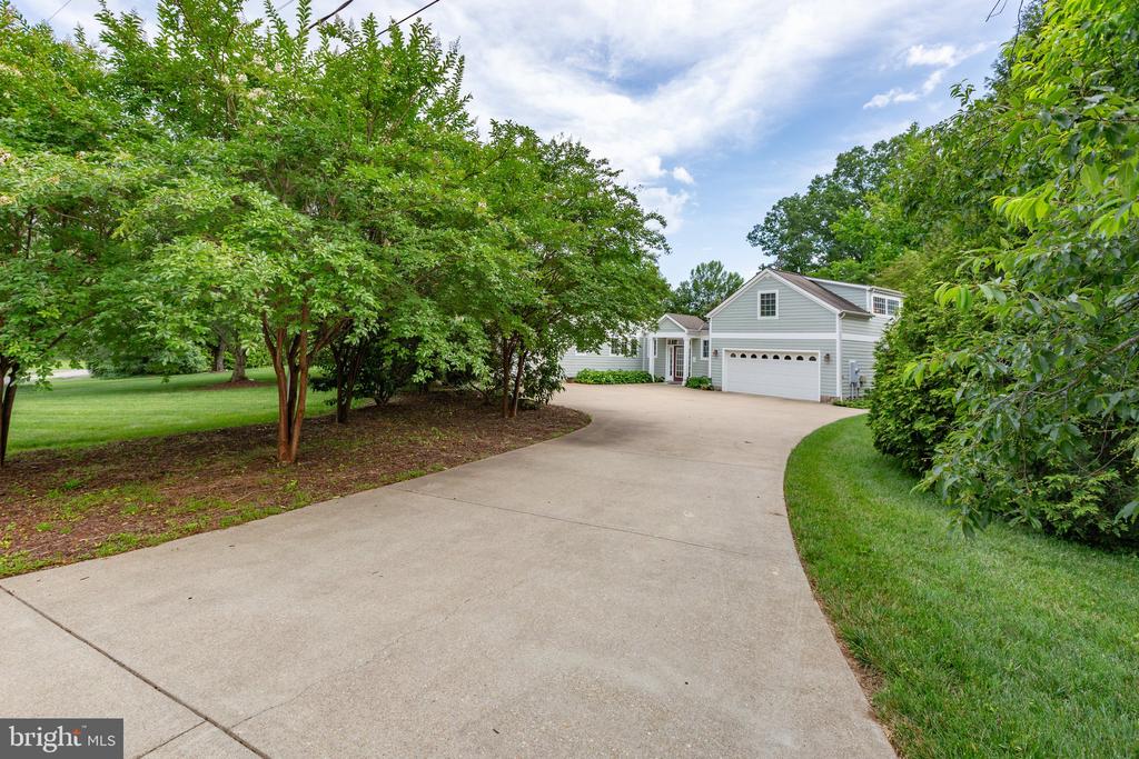 312 INGLESIDE DRIVE