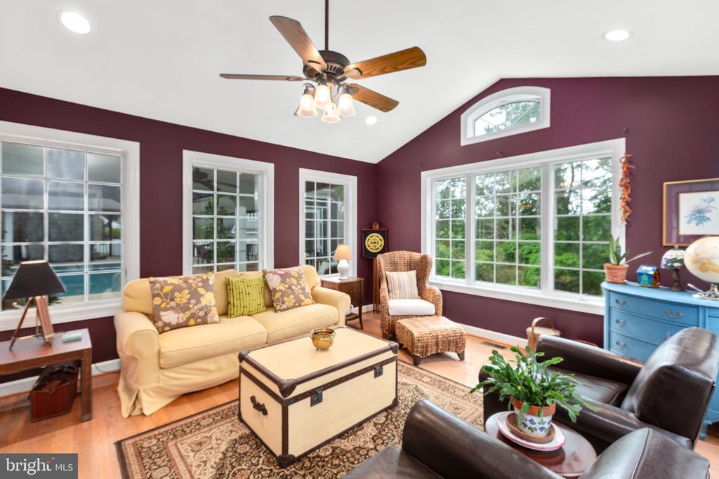 312 INGLESIDE DRIVE
