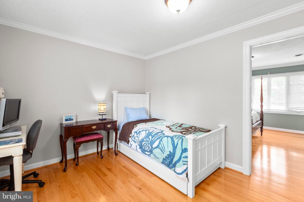 312 INGLESIDE DRIVE
