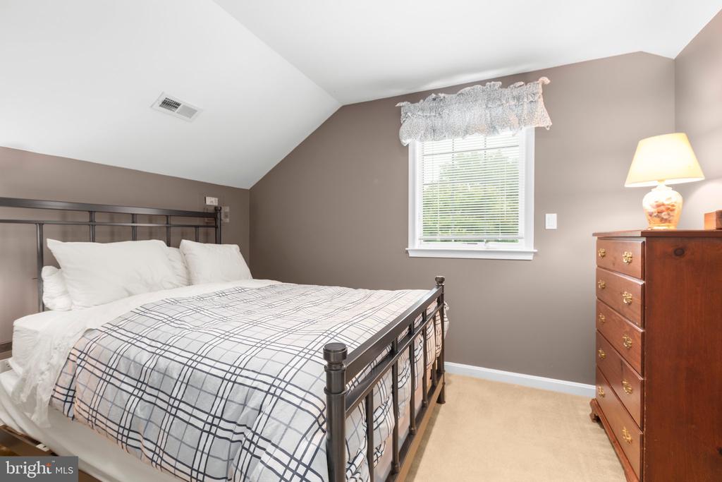312 INGLESIDE DRIVE