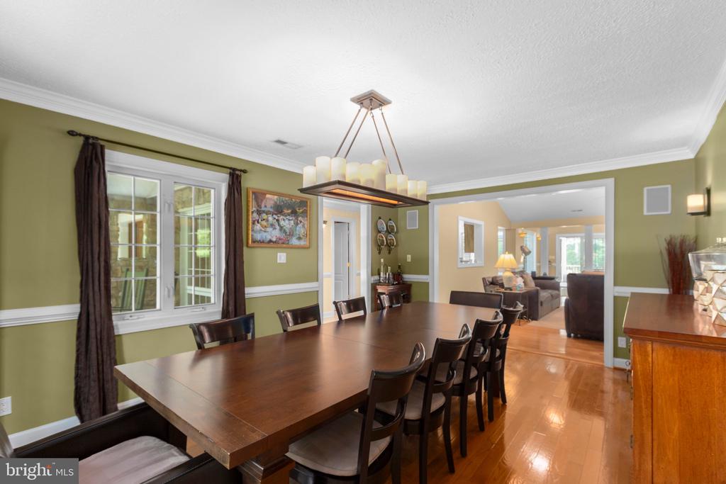 312 INGLESIDE DRIVE