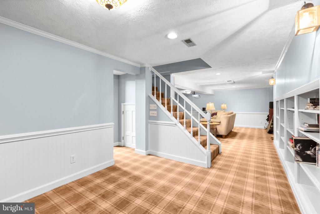 312 INGLESIDE DRIVE
