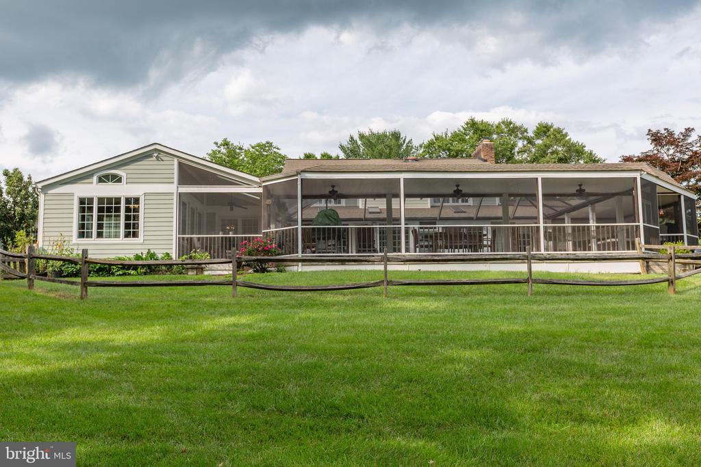 312 INGLESIDE DRIVE