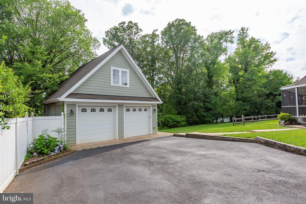 312 INGLESIDE DRIVE