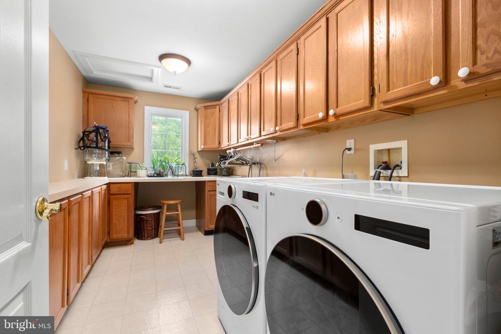 312 INGLESIDE DRIVE