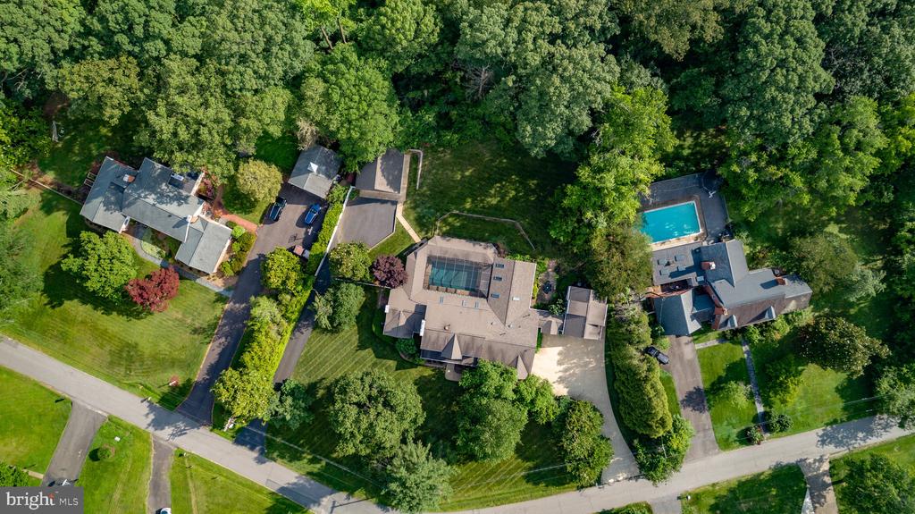 312 INGLESIDE DRIVE