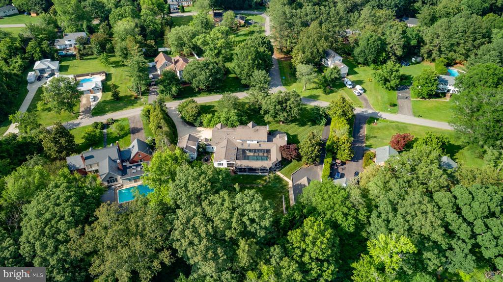 312 INGLESIDE DRIVE