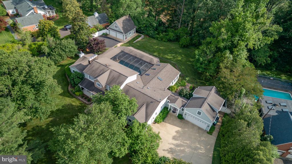 312 INGLESIDE DRIVE