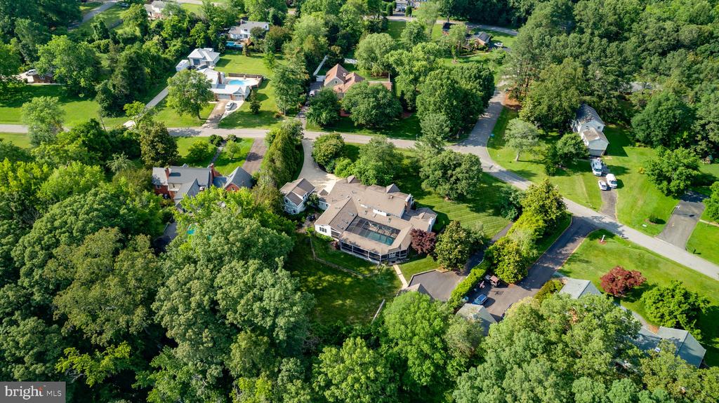 312 INGLESIDE DRIVE