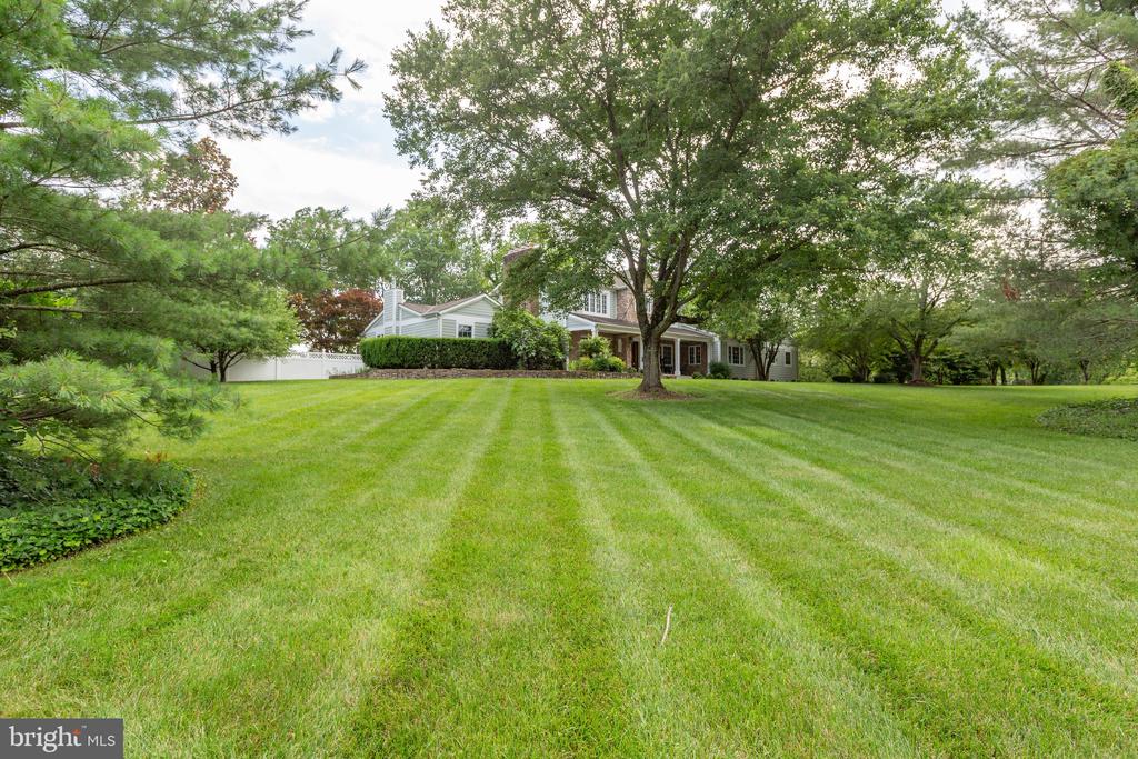 312 INGLESIDE DRIVE