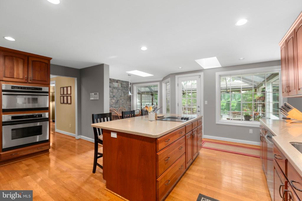 312 INGLESIDE DRIVE