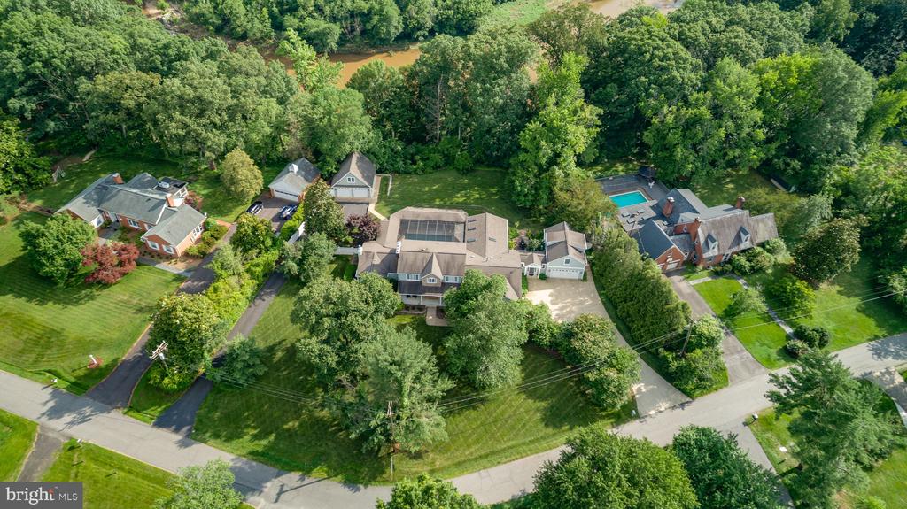 312 INGLESIDE DRIVE