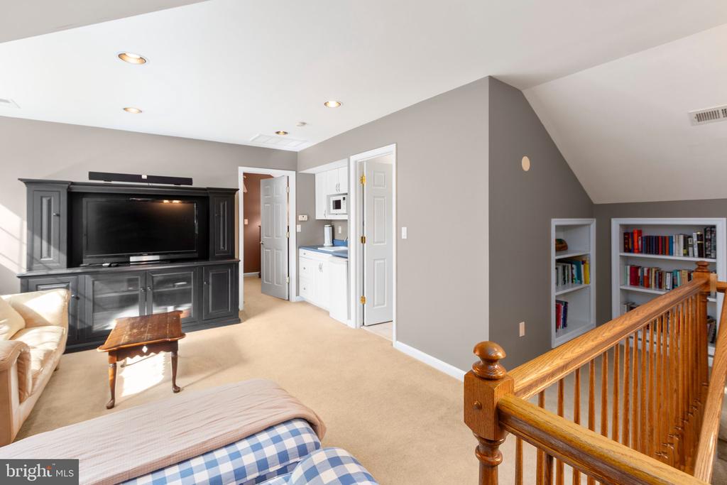 312 INGLESIDE DRIVE