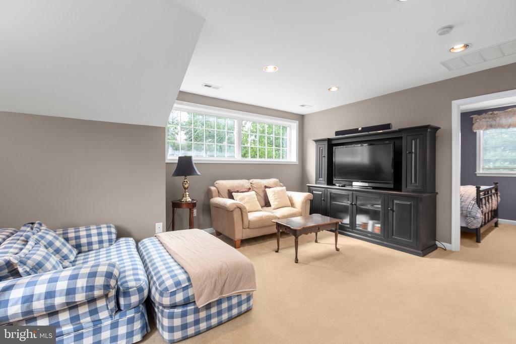 312 INGLESIDE DRIVE
