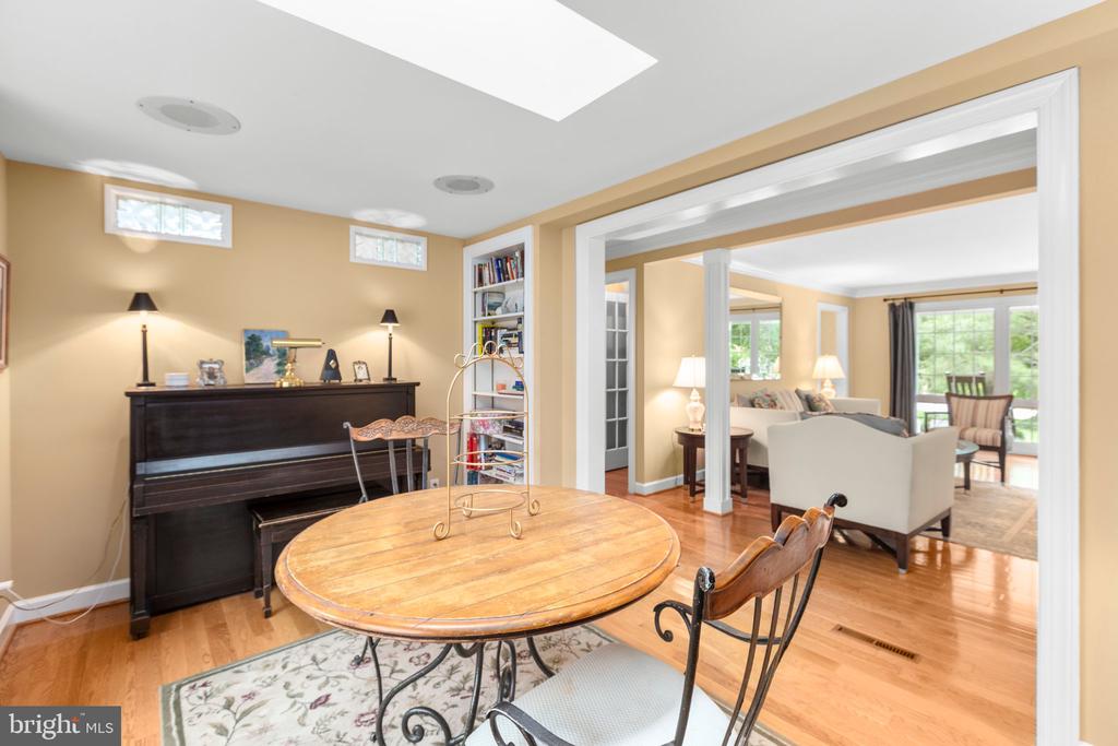 312 INGLESIDE DRIVE