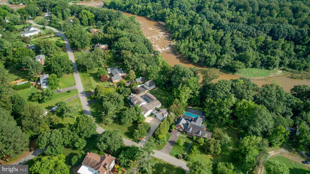312 INGLESIDE DRIVE