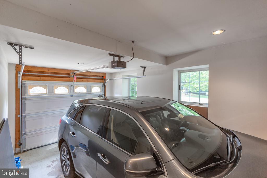 312 INGLESIDE DRIVE