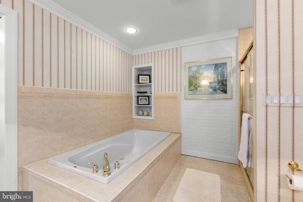 312 INGLESIDE DRIVE
