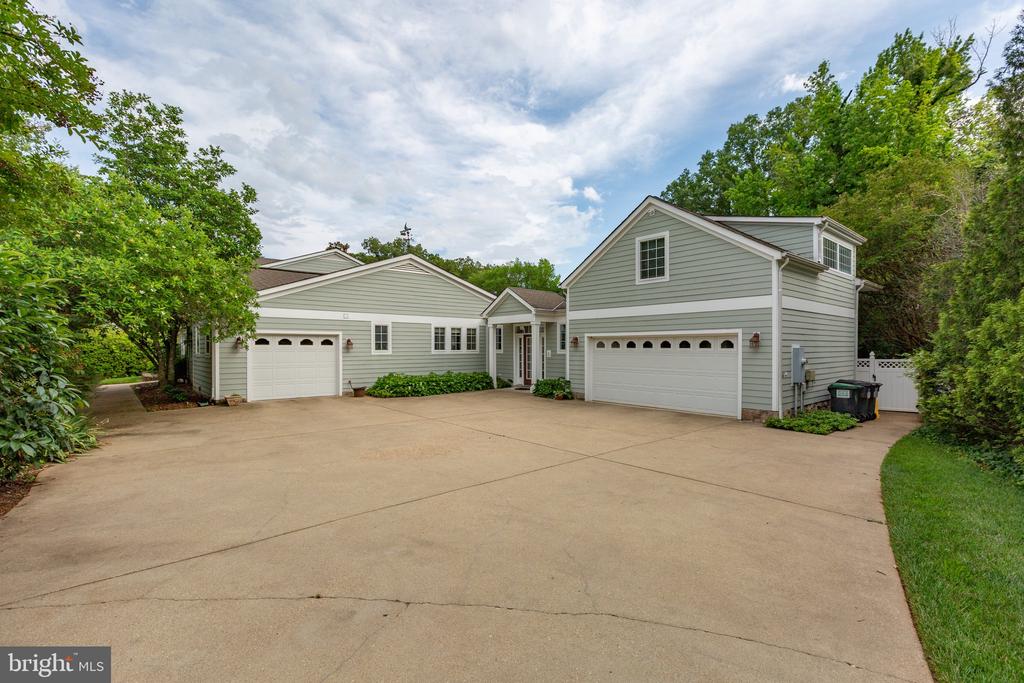 312 INGLESIDE DRIVE