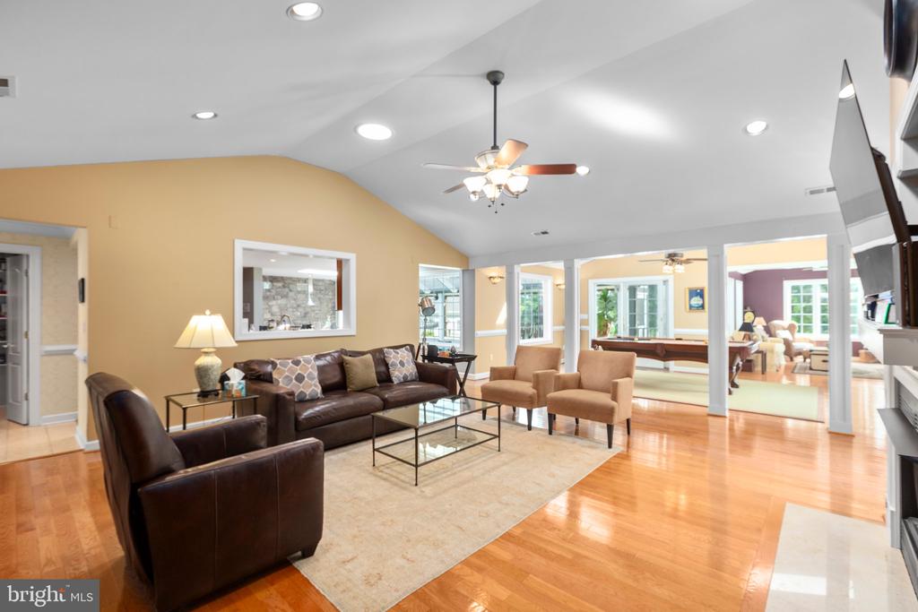 312 INGLESIDE DRIVE