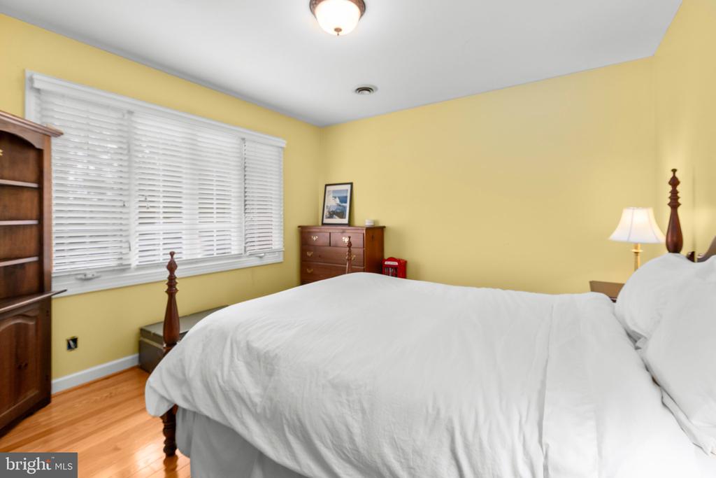 312 INGLESIDE DRIVE