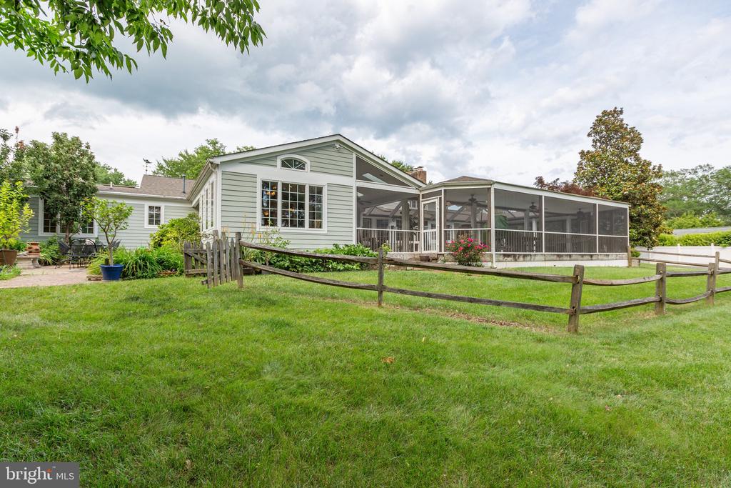 312 INGLESIDE DRIVE