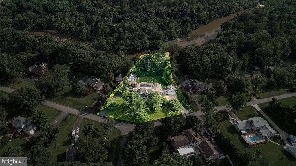 312 INGLESIDE DRIVE